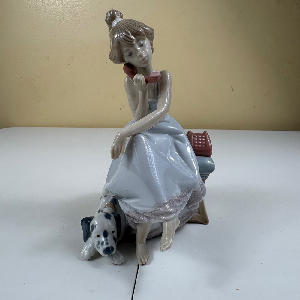 Lladró Chit-Chat 5466 Girl on Phone w Dalmatian Porcelain Figurine